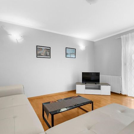 Villa Hope - Apartments With Shared Pool Poreč Værelse billede
