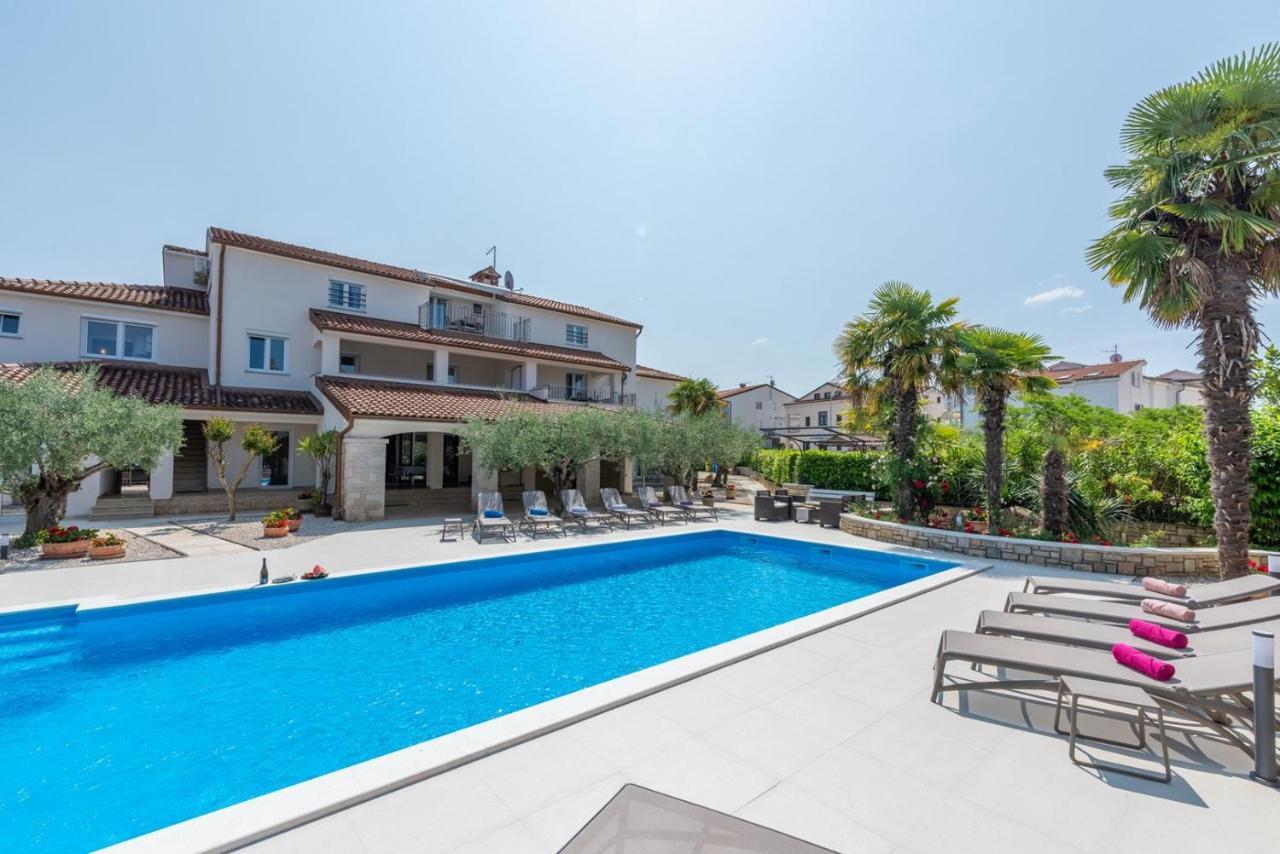Villa Hope - Apartments With Shared Pool Poreč Eksteriør billede