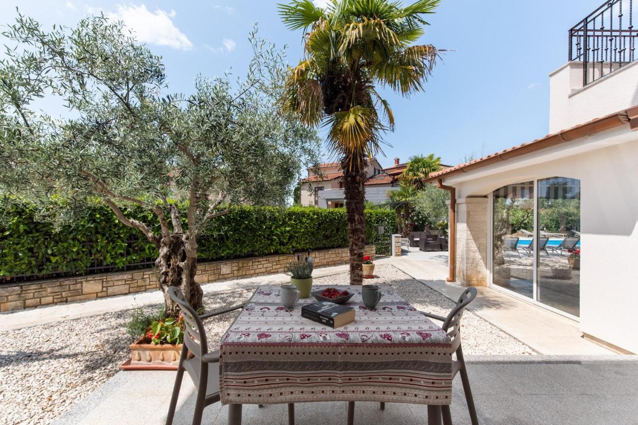 Villa Hope - Apartments With Shared Pool Poreč Eksteriør billede