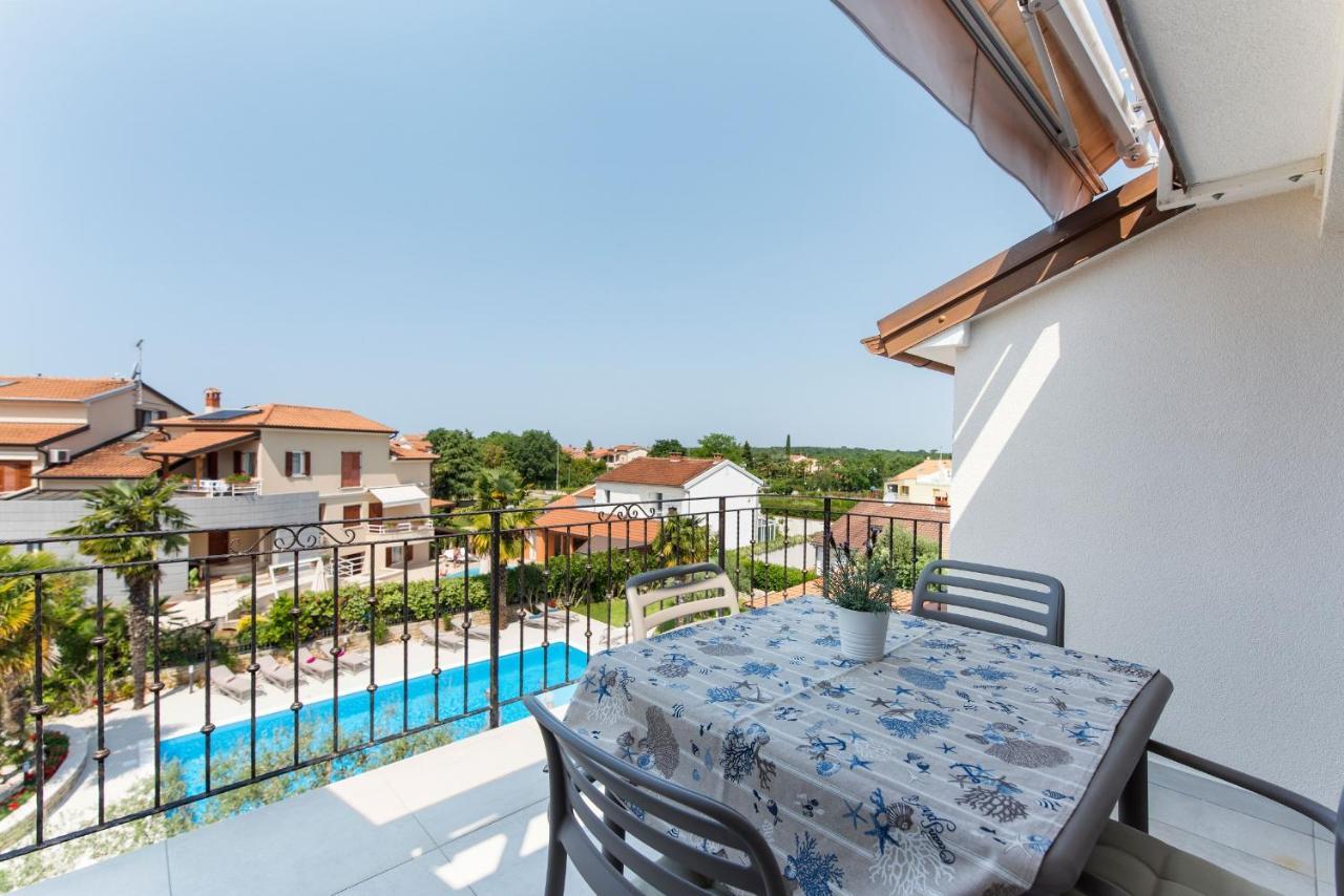 Villa Hope - Apartments With Shared Pool Poreč Eksteriør billede