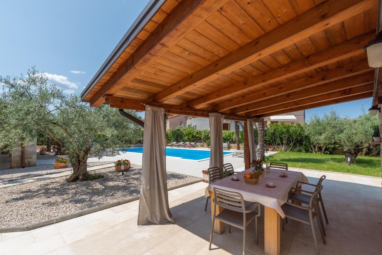 Villa Hope - Apartments With Shared Pool Poreč Eksteriør billede