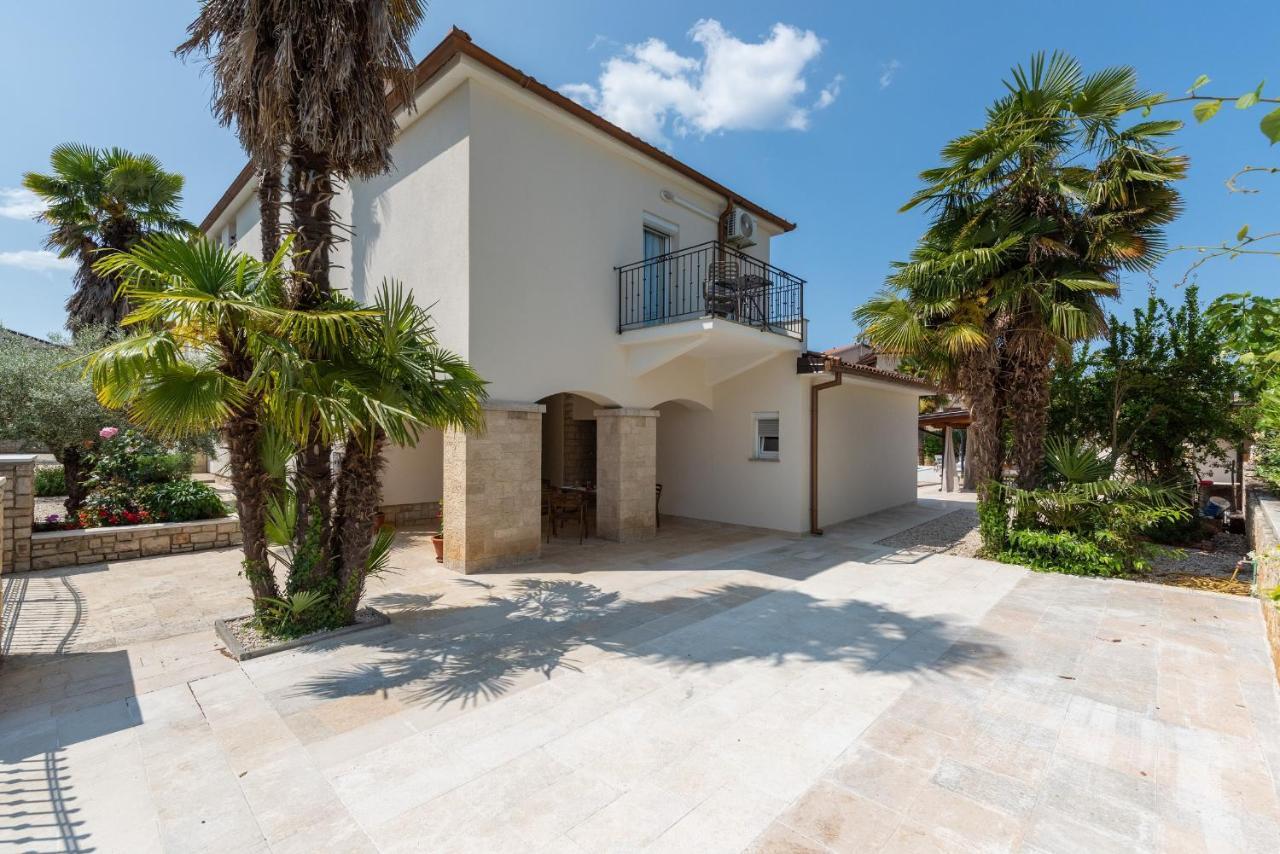 Villa Hope - Apartments With Shared Pool Poreč Eksteriør billede
