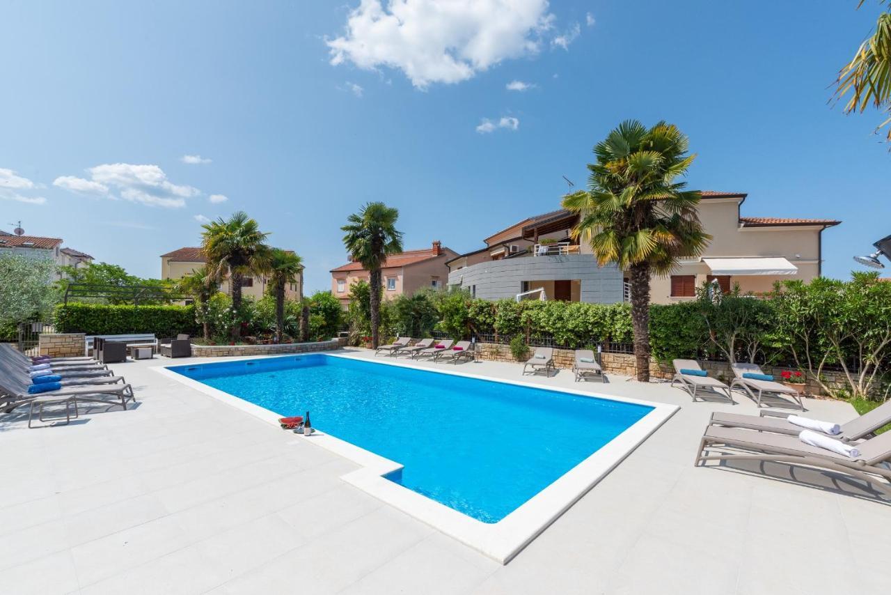 Villa Hope - Apartments With Shared Pool Poreč Eksteriør billede