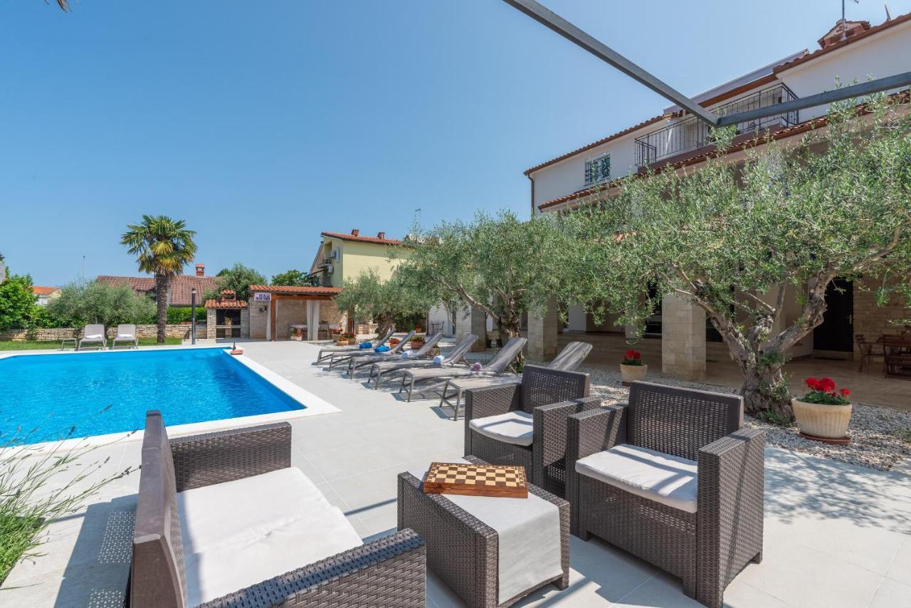Villa Hope - Apartments With Shared Pool Poreč Eksteriør billede