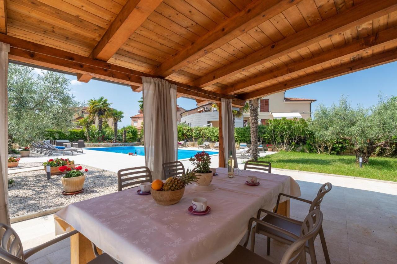 Villa Hope - Apartments With Shared Pool Poreč Eksteriør billede