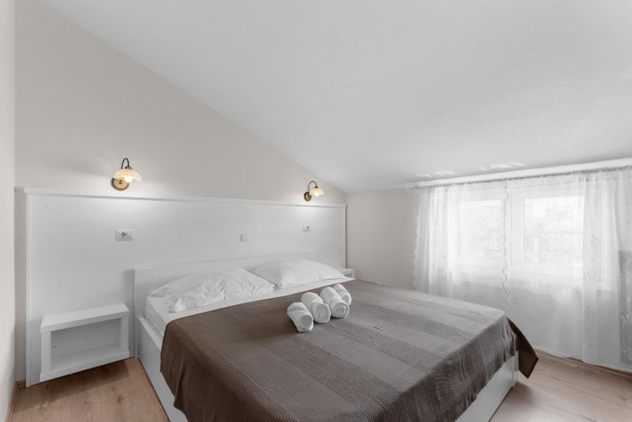 Villa Hope - Apartments With Shared Pool Poreč Eksteriør billede