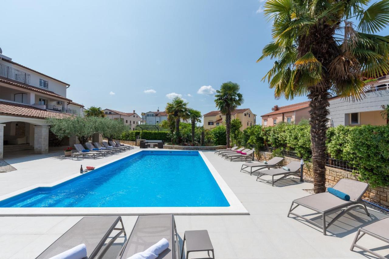 Villa Hope - Apartments With Shared Pool Poreč Eksteriør billede