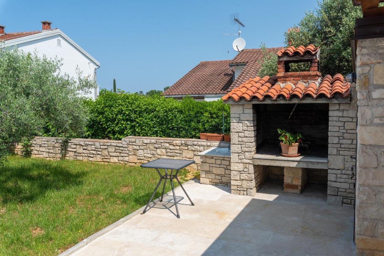 Villa Hope - Apartments With Shared Pool Poreč Eksteriør billede