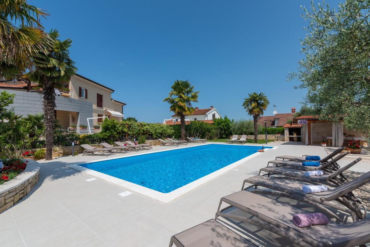 Villa Hope - Apartments With Shared Pool Poreč Eksteriør billede
